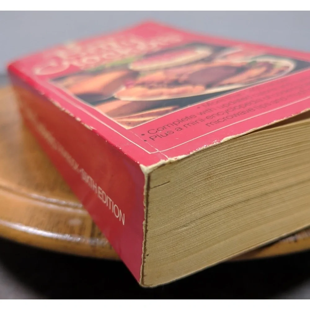 VTG 1987 Betty Crocker's‎ Cookbook - Revised & Updated 1400 Recipes Paperback